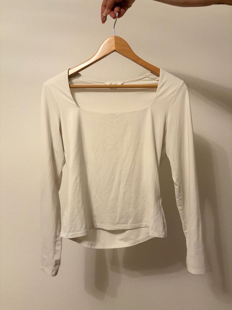 H&M Tops: Cremefarbenes Langarmshirt I Gr. M – Gebraucht aus Kloten von lga_zy7n