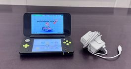 Nintendo New 2DS XL mit Mario Kart 7 und Ladegerät