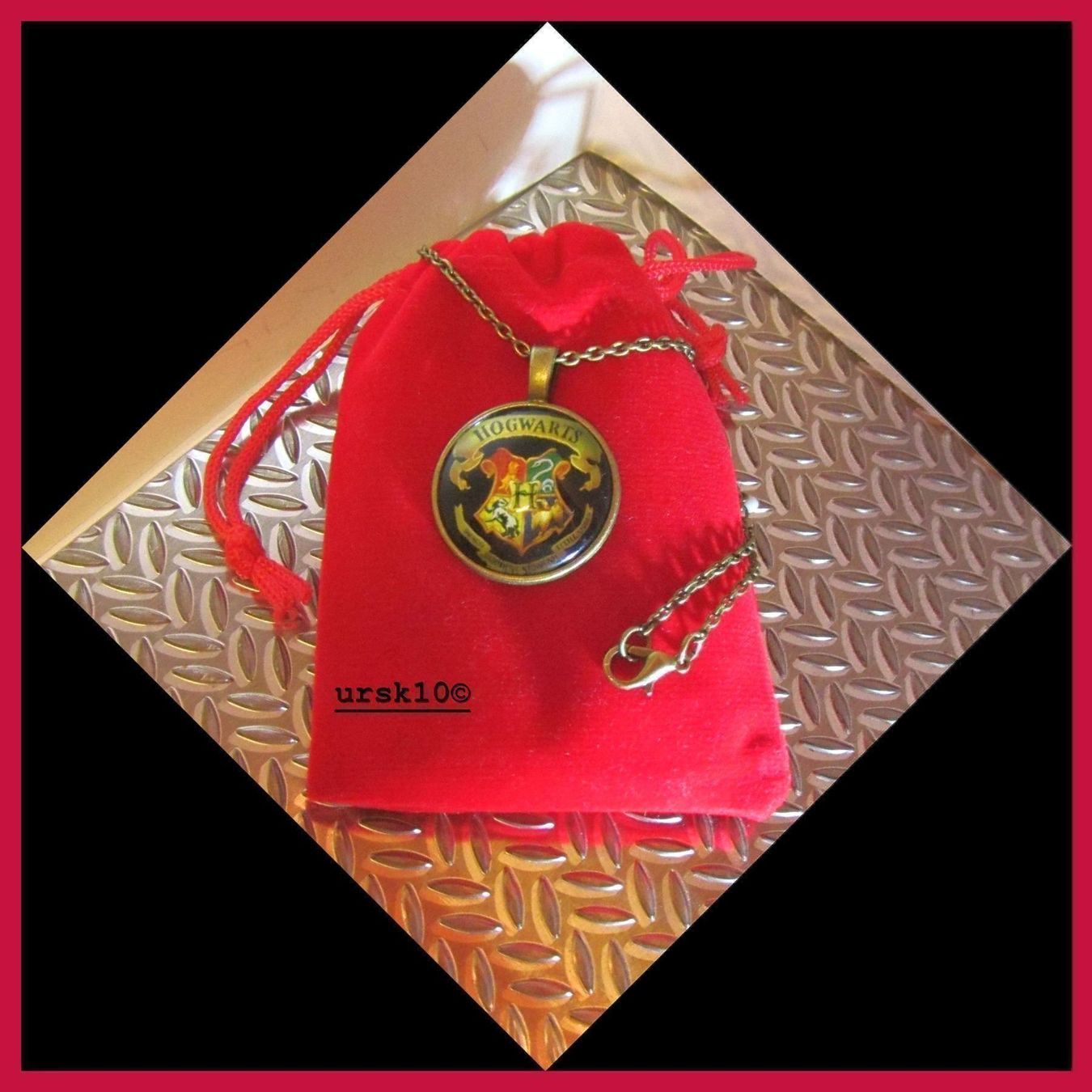 Pendentifs: Harry Potter Hogwarts Amulett mit Kette – Neuf avec emballage d'origine à St. Margarethen TG par ursk10 5