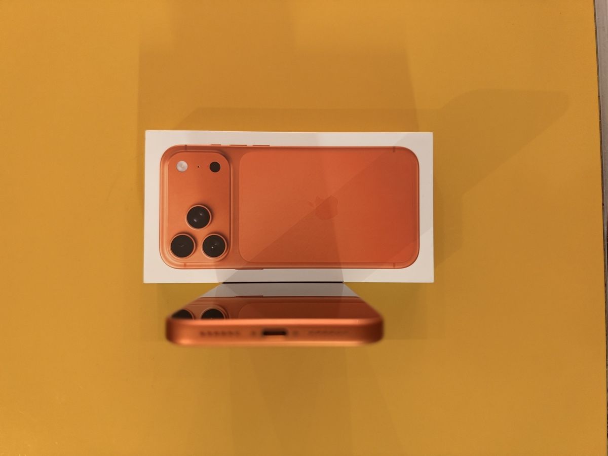 Apple Handys / Smartphones: iPhone 17 Pro Max in Cosmic Orange – Neu (gemäss Beschreibung) aus Oberkirch LU von Sirscholes 5
