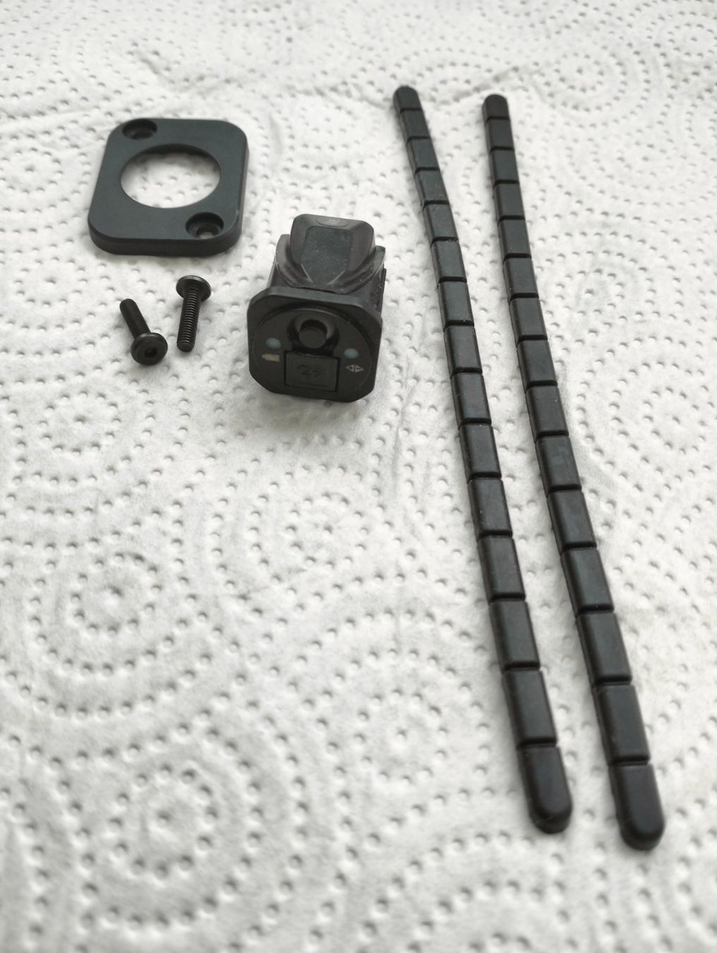 Shimano Pezzi di ricambio: Shimano Di2 Elektrischer Verteiler EW-RS910 – Usato da Uster venduto da KarlZH 3