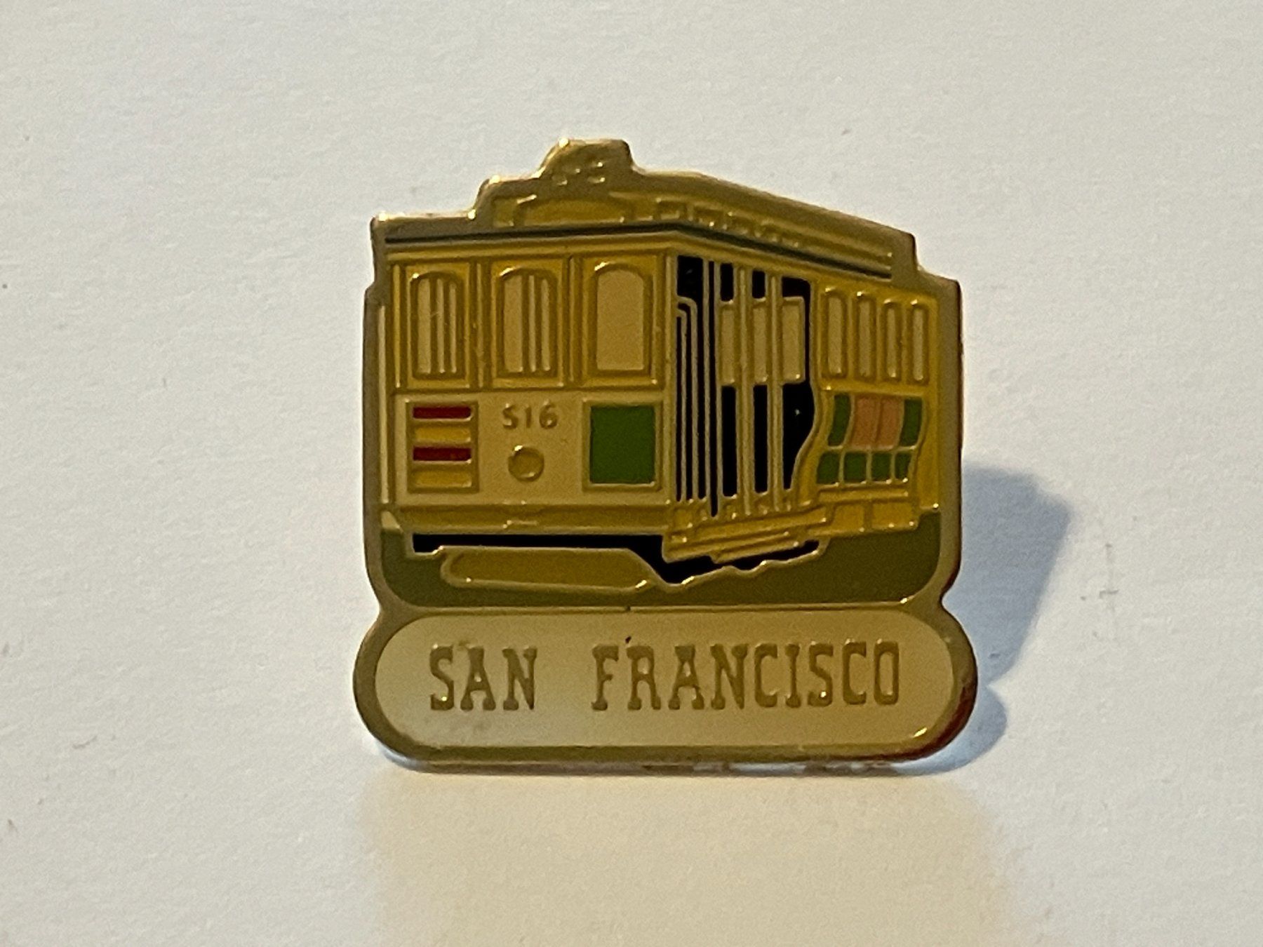Placchette & Badge: 1 Pin San Francisco – Usato da Basel venduto da djwwpp