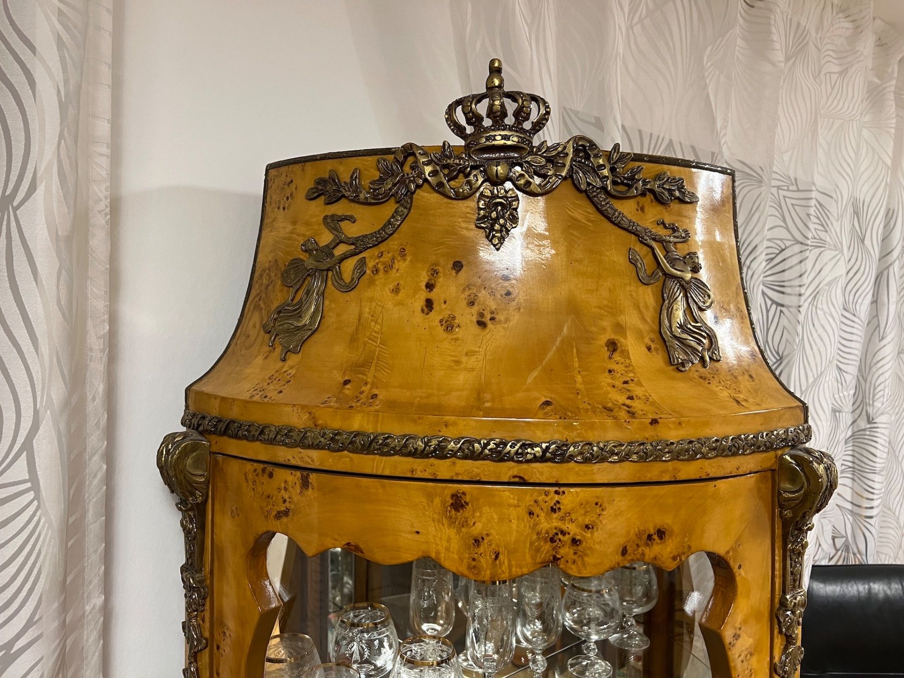 Vetrine: Barock Vitrine Eckvitrine Eckschrank Barockstil Messing – Usato da Gemünden venduto da GEUENWALD 6