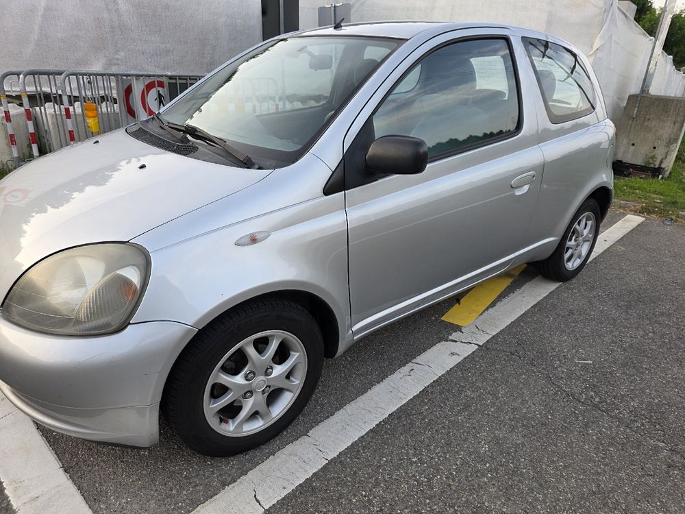 Toyota Automobili: Toyota Yaris 1.3 – Usato da Zürich venduto da F.lg1 1