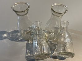 4x Wasserkaraffen/Milchflaschen mit Traubenmuster