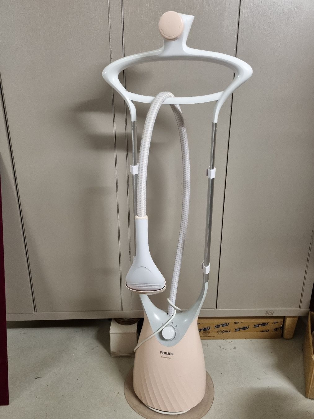Philips Fers à repasser: Philips ComfortTouch Garment Steamer Stand System – D'occasion à Boniswil par san_2ft2 1