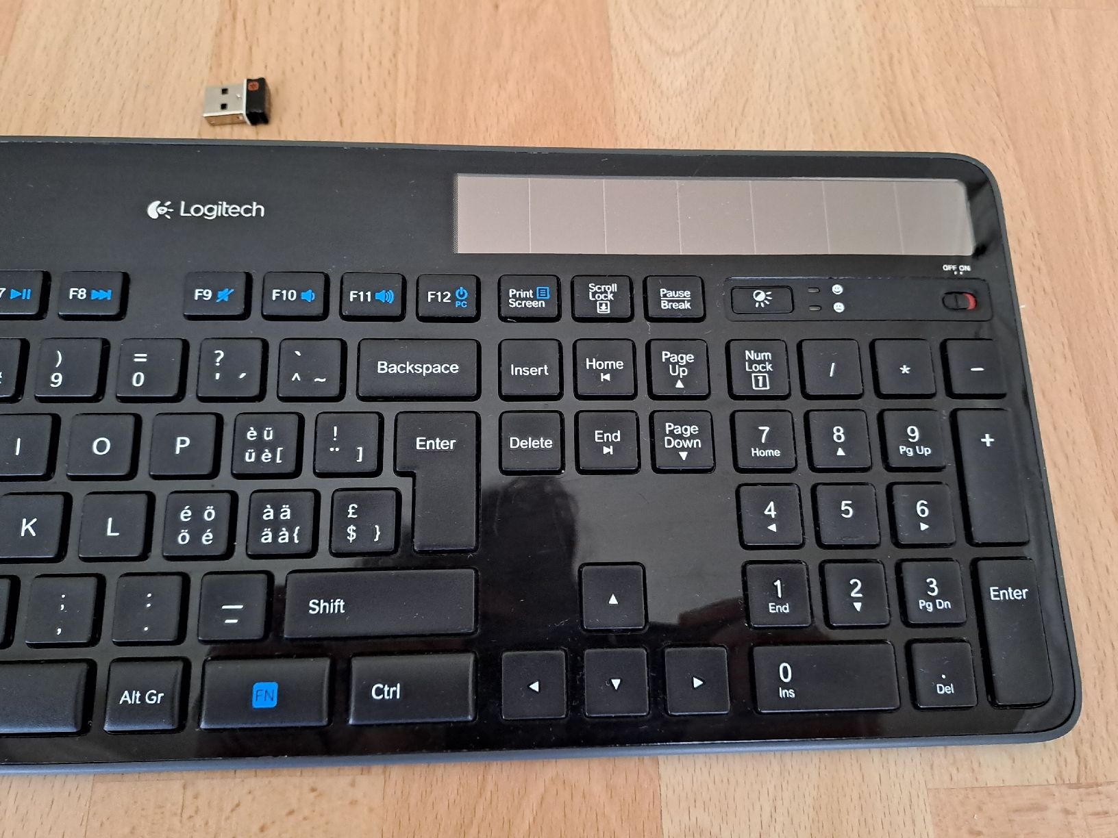 Logitech Tastaturen: Logitech K750 Solar Wireless Tastatur mit Unifying-Receiver – Gebraucht aus Schaffhausen von  2