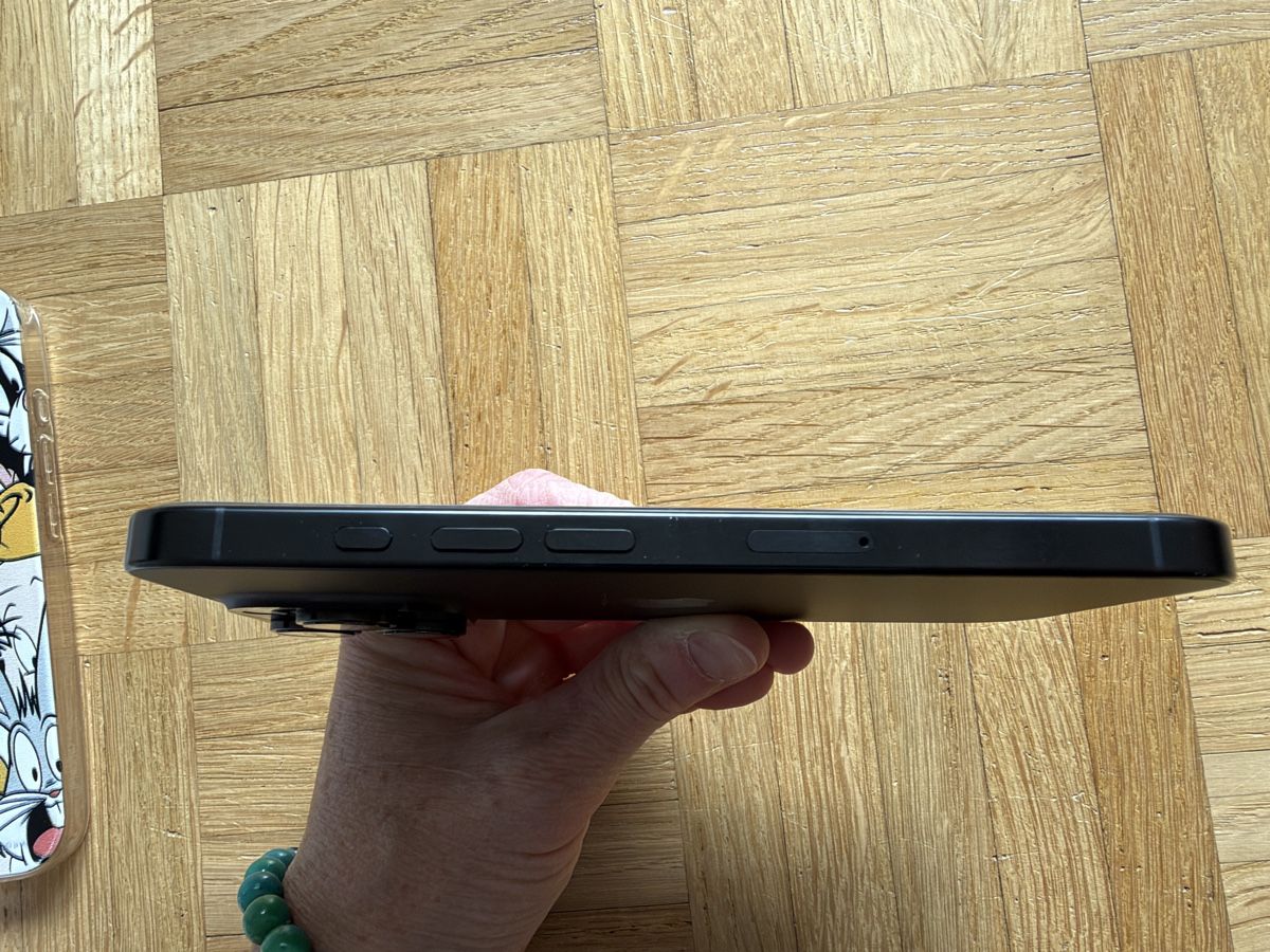 Apple Portables: Apple iPhone 16 Pro schwarz, 256 GB – D'occasion à Münchenstein par S.2025 3