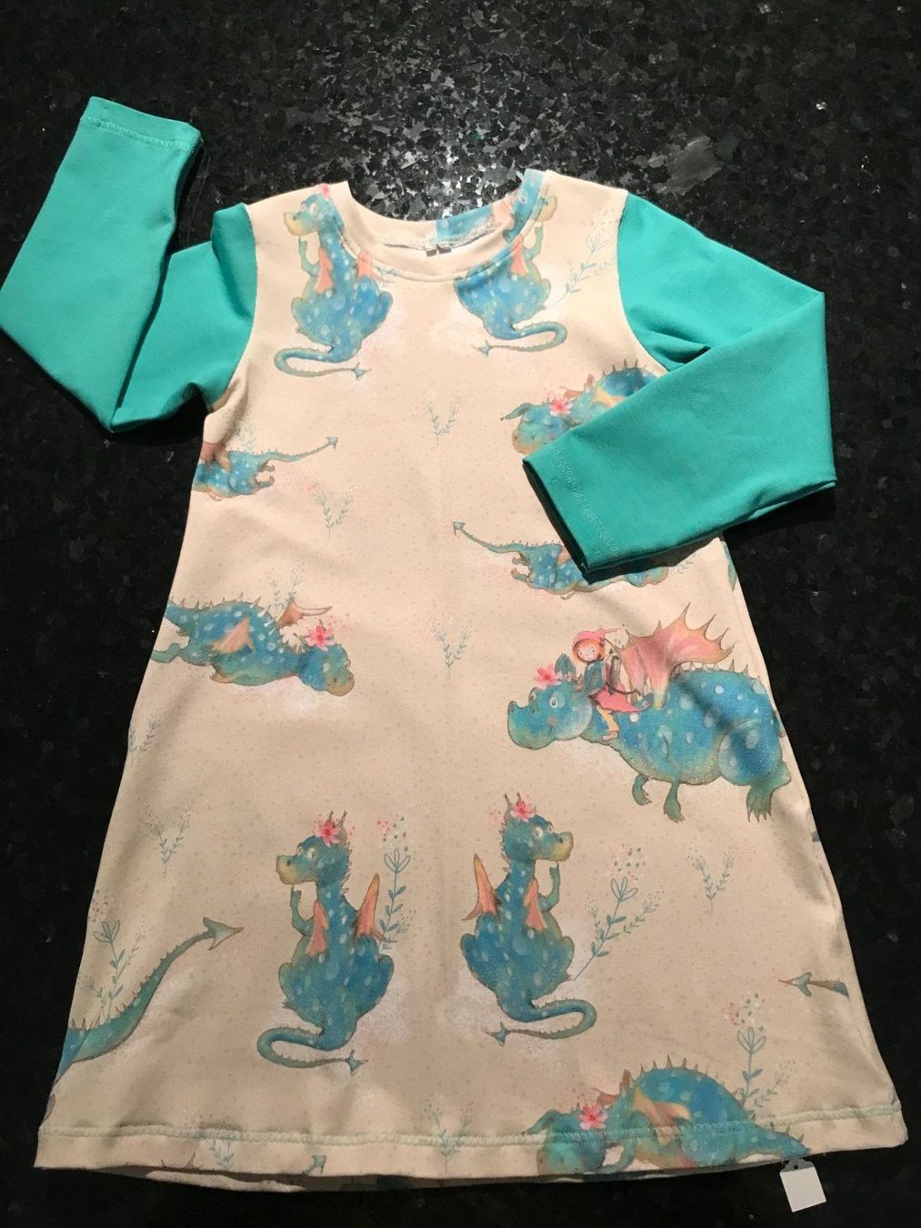 Vestiti & Gonne: Drachen Jersey Kleid Gr.104 NEU – Nuovo e nell'imballaggio originale da Rietheim venduto da Nugger