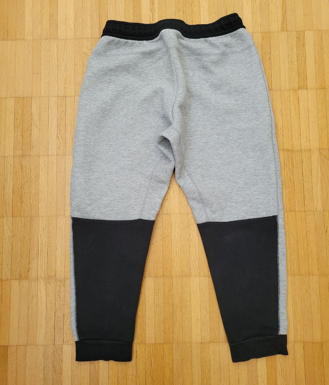 Nike Pantaloni: 86. Pantalon de jogging Nike gris – Usato da Villars-sur-Glâne venduto da m66_dch5 3