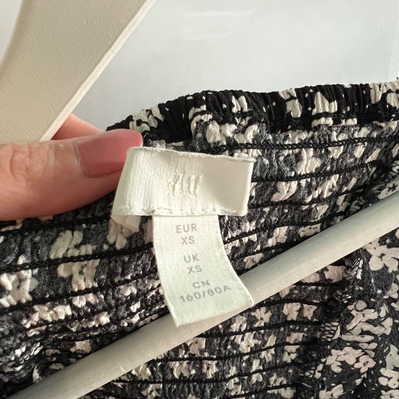 H&M Tops: H&M Blumen Top XS – Neuf (Voir description) à Tagelswangen par SpicyChicken 7