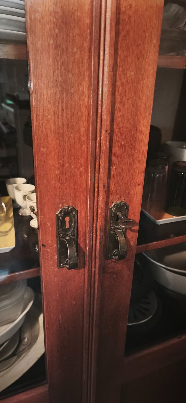 Armoires: Vitrinenschrank mit Glas – D'occasion à Luzern par Raui 3