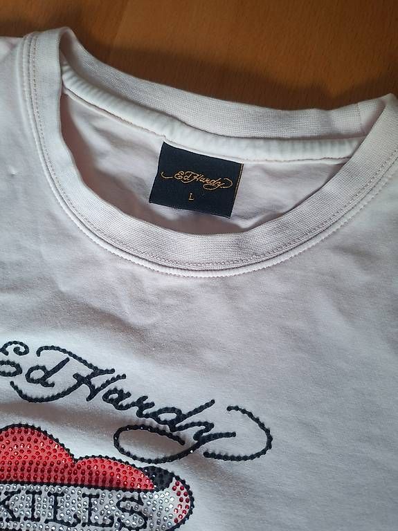T-shirt: Ed Hardy shirt  – Usato da Siggenthal Station venduto da chr_j2ny 1