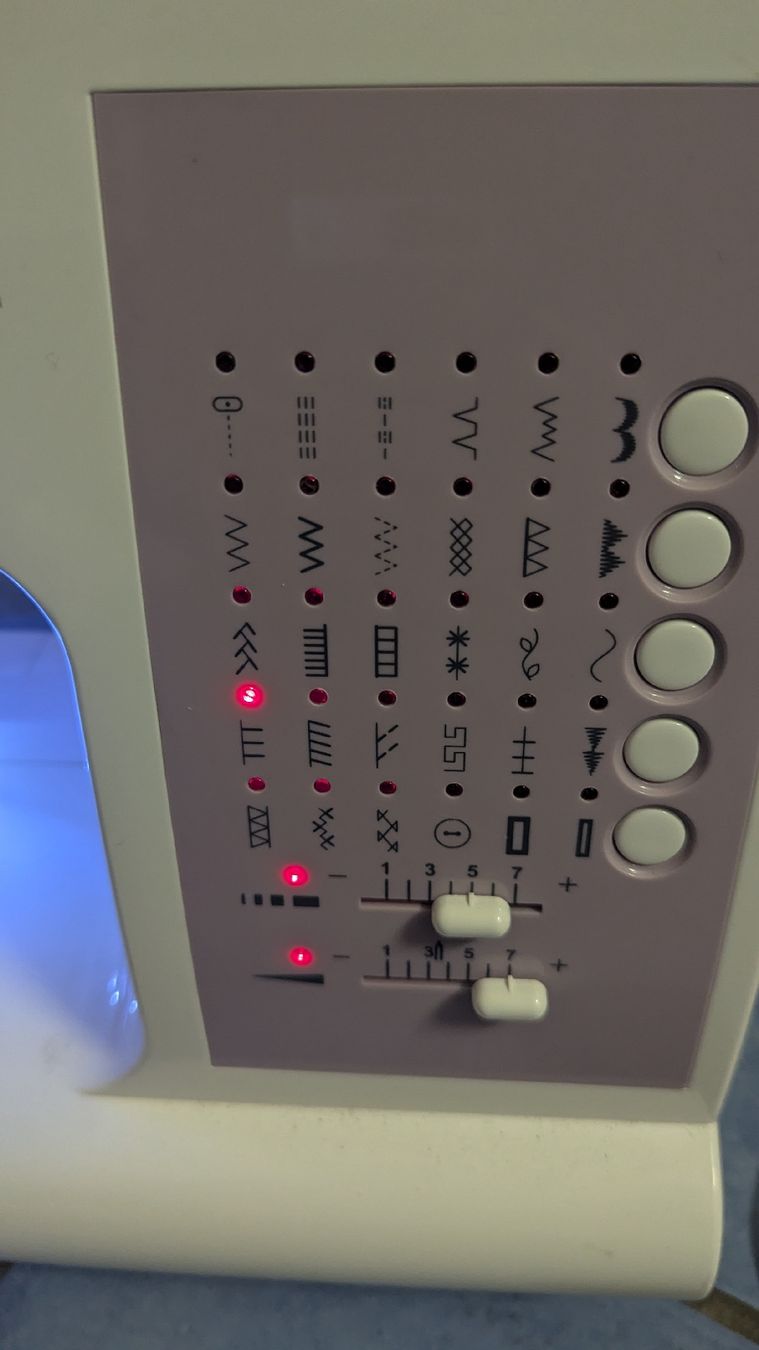 Singer Macchine da cucire: Machine a coudre Singer  – Usato da Ecublens FR venduto da tea_7ljx 4