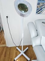 Professionelle Lupenlampe mit Beleuchtung