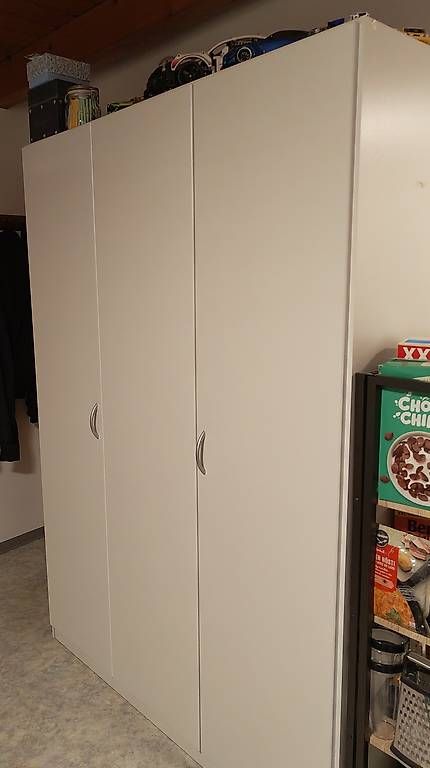 Armadi: Kleiderschrank - Weiss – Usato da Zizers venduto da Andry00