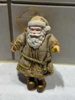 Kleiner Anhänger, Weihnachtsmann in Mantel mit Goldbordüre