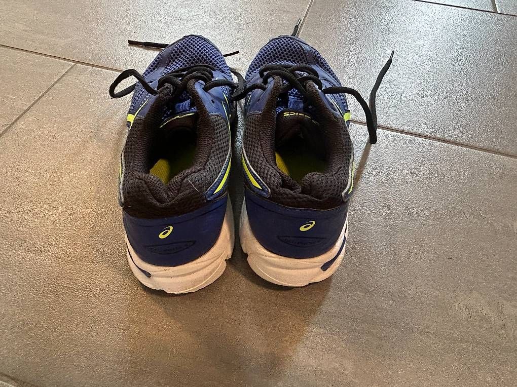 Chaussures garçon: Asics Laufschuhe Gr. 38 – D'occasion à Thalheim an der Thur par Iselisberger 3