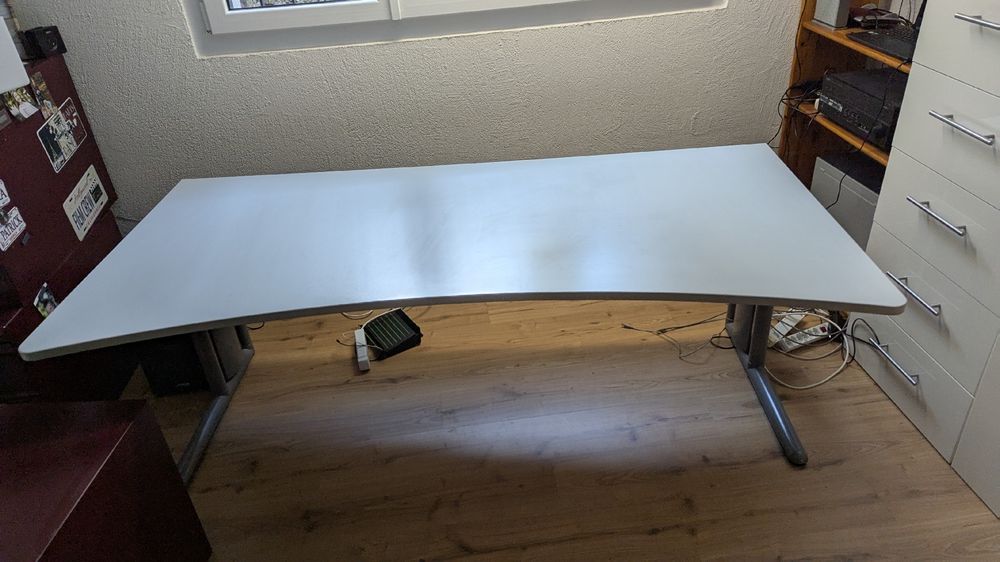 Scrivanie: Grosser Bürotisch ergonomisch 👍 2 x 1m – Usato da Rothrist venduto da Biker022 2