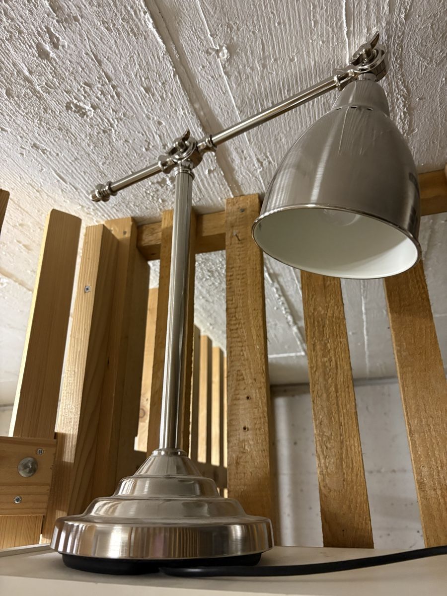 Ikea Lampade: Schreibtischlampe / Tischlampe - Silber-Look – Usato da Hildisrieden venduto da Leoniewyr