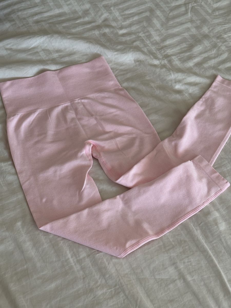 Halara Leggings: Halara Leggings Pink – Neu (gemäss Beschreibung) aus Zürich von pop_wv8q 1