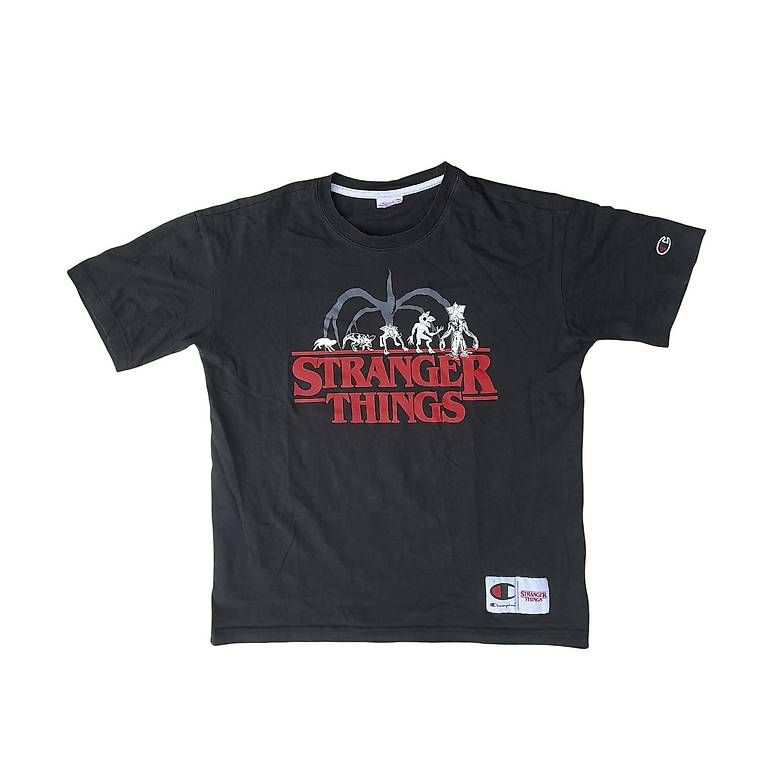 Champion T-Shirts: Black Champion Stranger Things T-Shirt – Gebraucht aus Zürich von deflipper