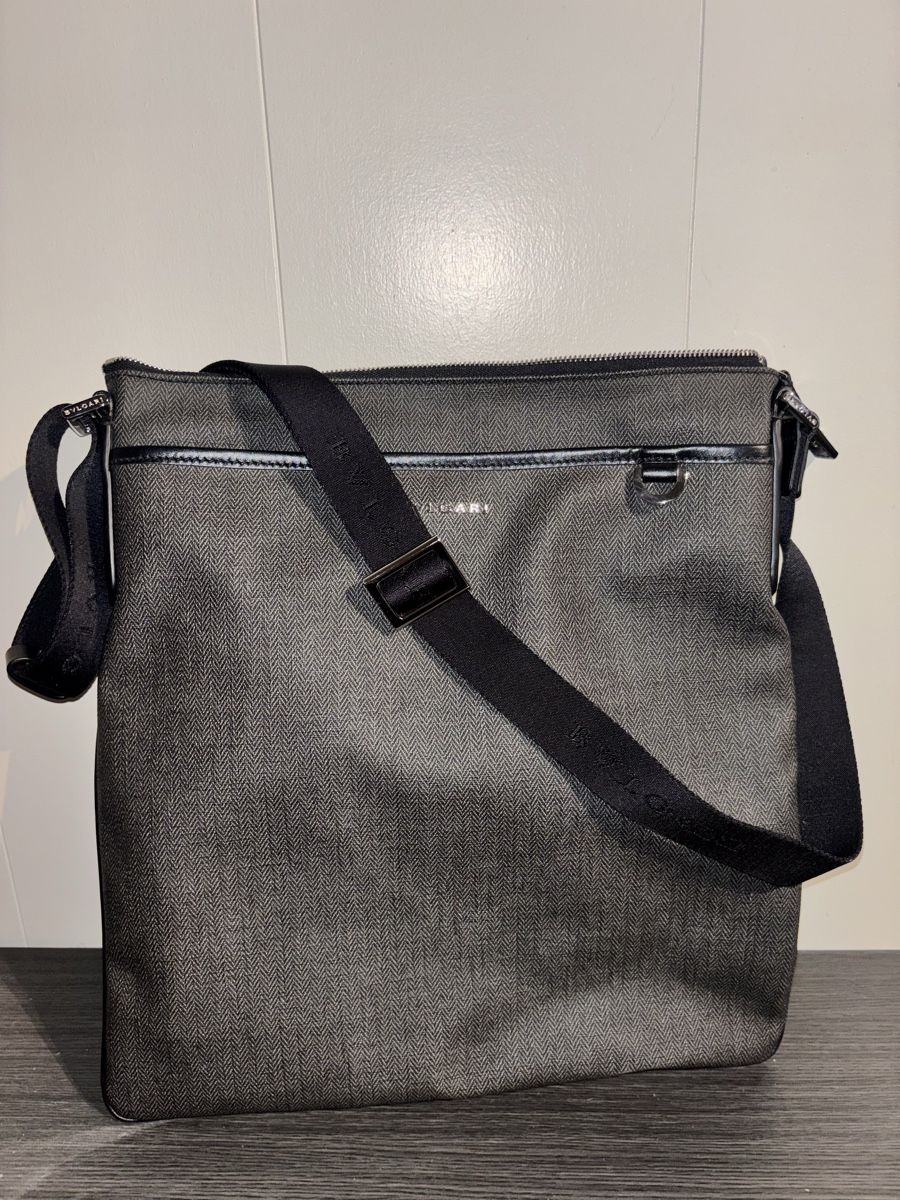 Bulgari Taschen: Sac Bvlgari – Neu (gemäss Beschreibung) aus Neuchâtel von Teix_d