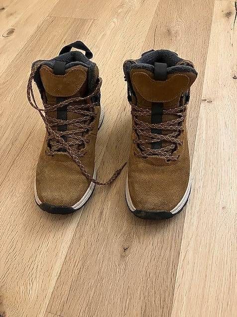 Scarpe per ragazzi: Chaussures outdoor enfant - taille 35 – Usato da Genolier venduto da Mamati3