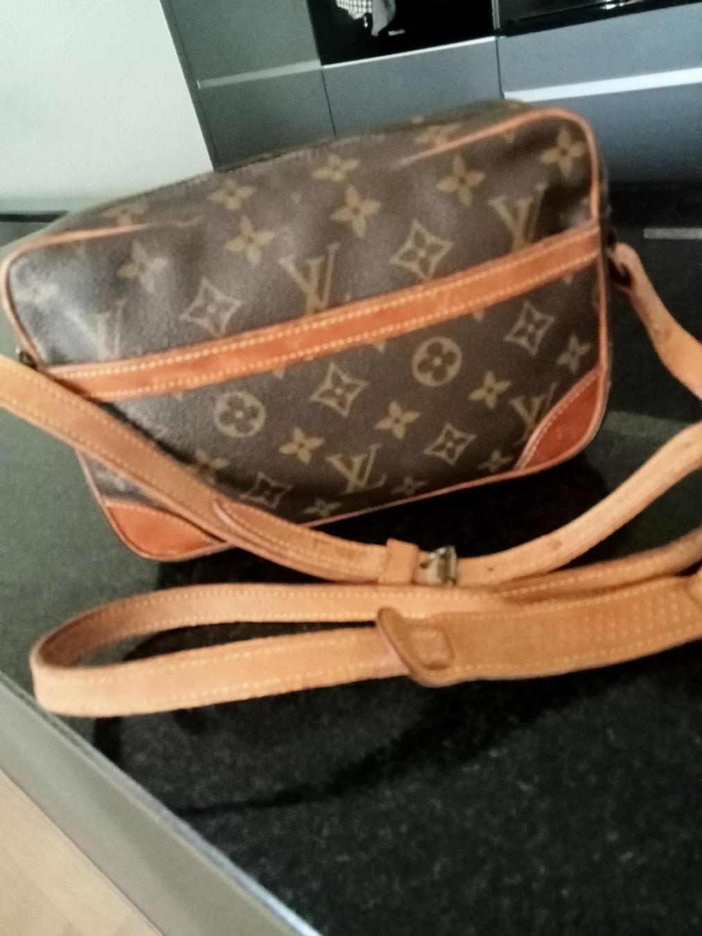 Louis Vuitton Borse da donna: Louis Vuitton Trocadero 24 – Usato da spreitenbach venduto da duftkissen