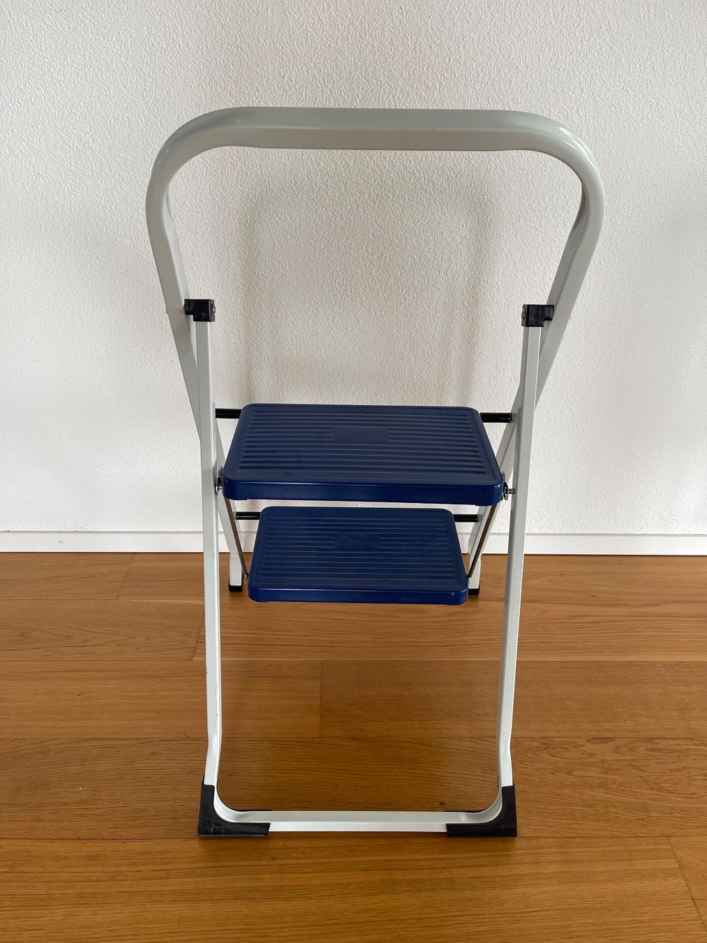 Scale: Klapptrittleiter, 2 Stufen, Stahl – Usato da Ehrendingen venduto da abo_p9n6 2