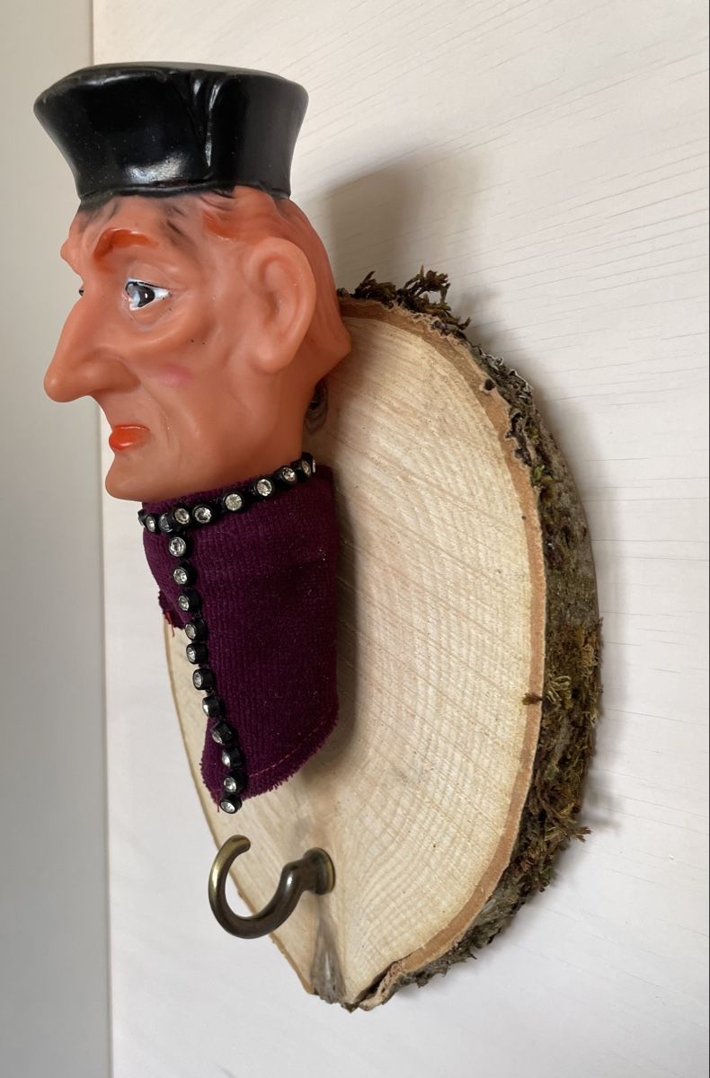 Guardaroba: Garderobe mit Kasperli Figur – Usato da Zürich venduto da Refereefair 1