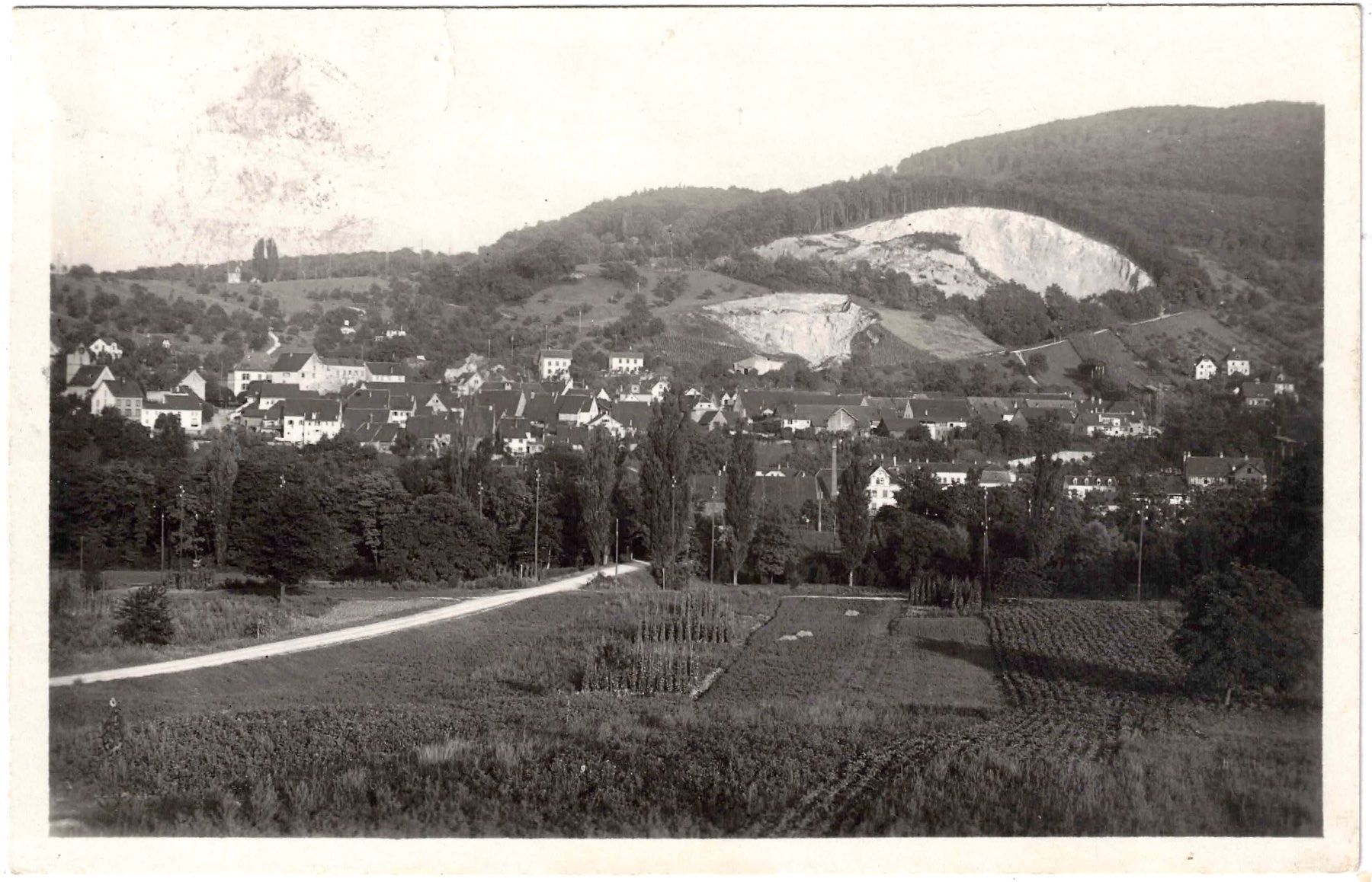 Cartoline postali: MÜNCHENSTEIN ins Dorf ca. 1930 (BL) – Usato da Oberdorf BL venduto da Hopfehuepfer