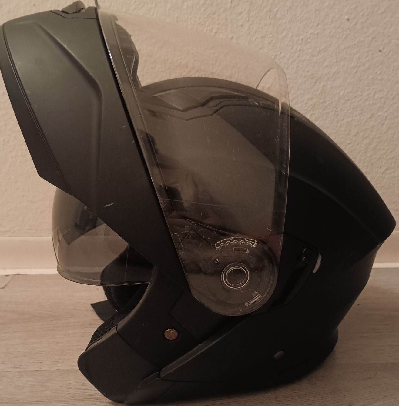 Caschi & visiere: Flip-Up Motorcycle Helmet Matte Black Size M – Usato da Dietikon venduto da isa_pz9m