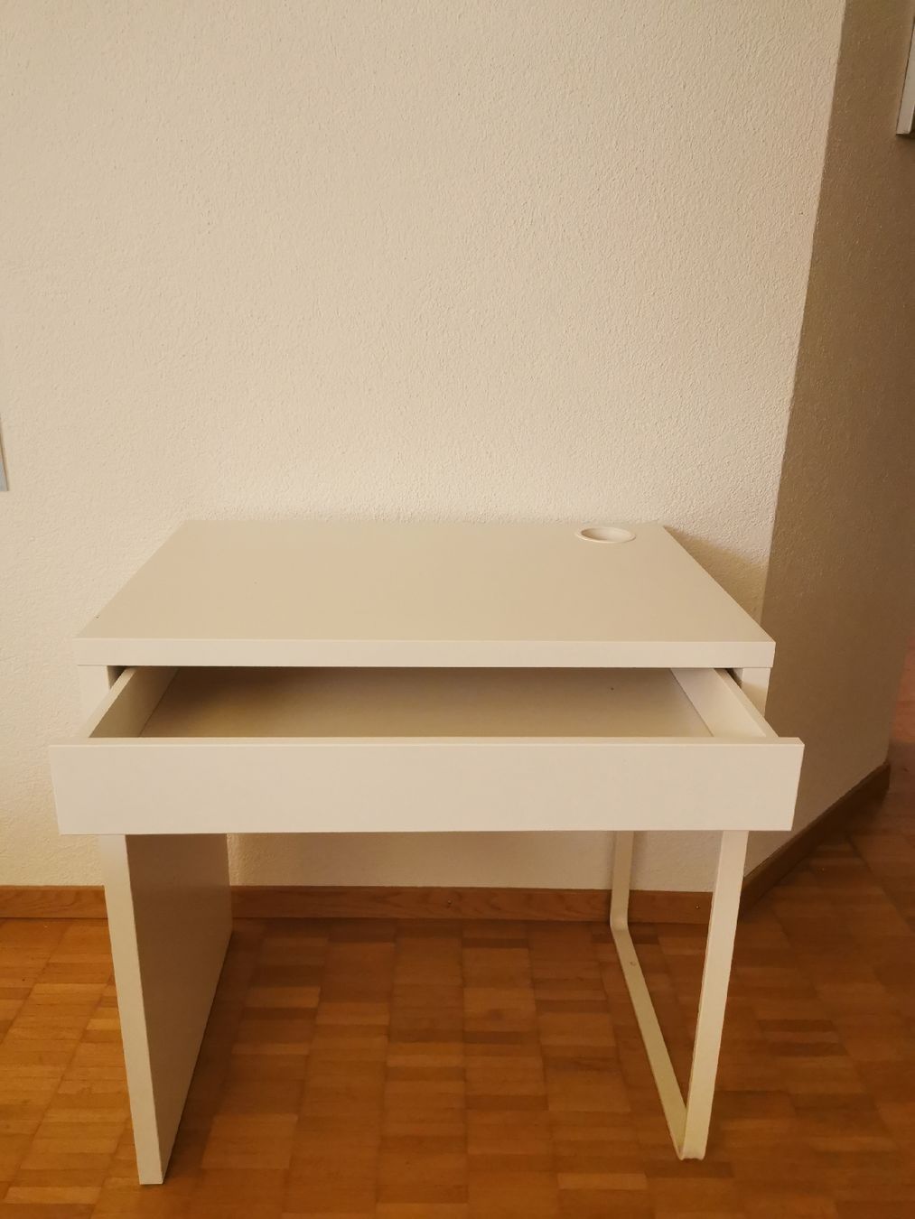 Ikea Scrivanie: Einfaches Schreibpult - Ikea – Usato da Kriens venduto da rabubrochella 1
