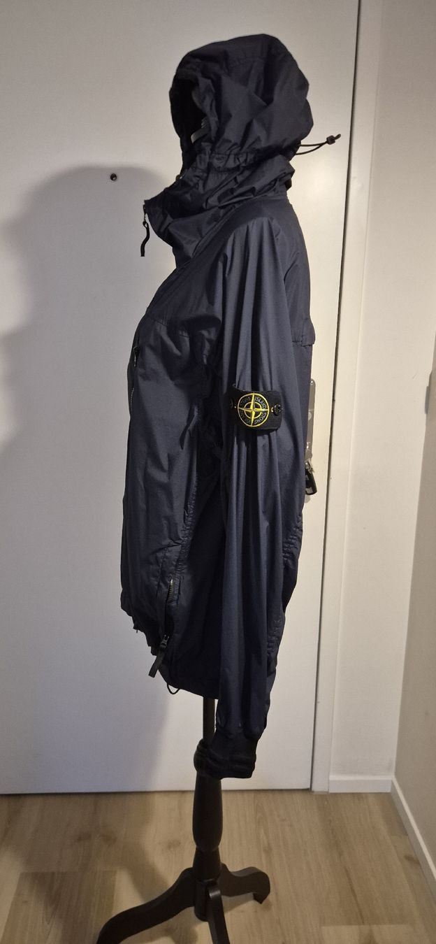 Stone Island Jacken: Stone Island Windjacke/Grösse M – Gebraucht aus Tägerwilen von mar_cf9w 1