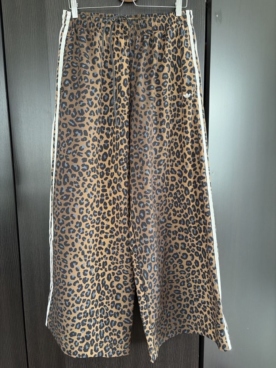 Adidas Pantaloni: Adidas Leoprint Hose M  – Nuovo (secondo la descrizione) da Baar venduto da GerberaRosa