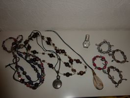Schmuck mit Uhr