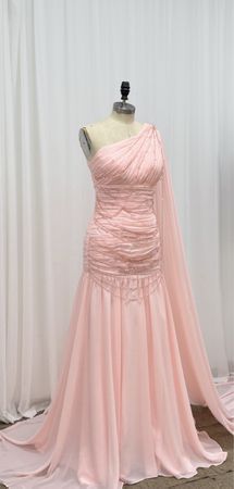Abendkleid rosa One-Shoulder gerafft mit Schleppe