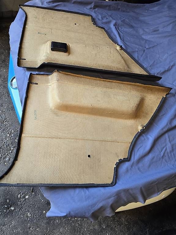 VW Tutti pezzi di ricambio auto: VW Golf 2 GTi Türpanno – Usato da Laupersdorf venduto da strizini 1