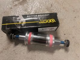 Neues NECO Tretlager/Innenlager BSA 1.37x24T 68mm Welle