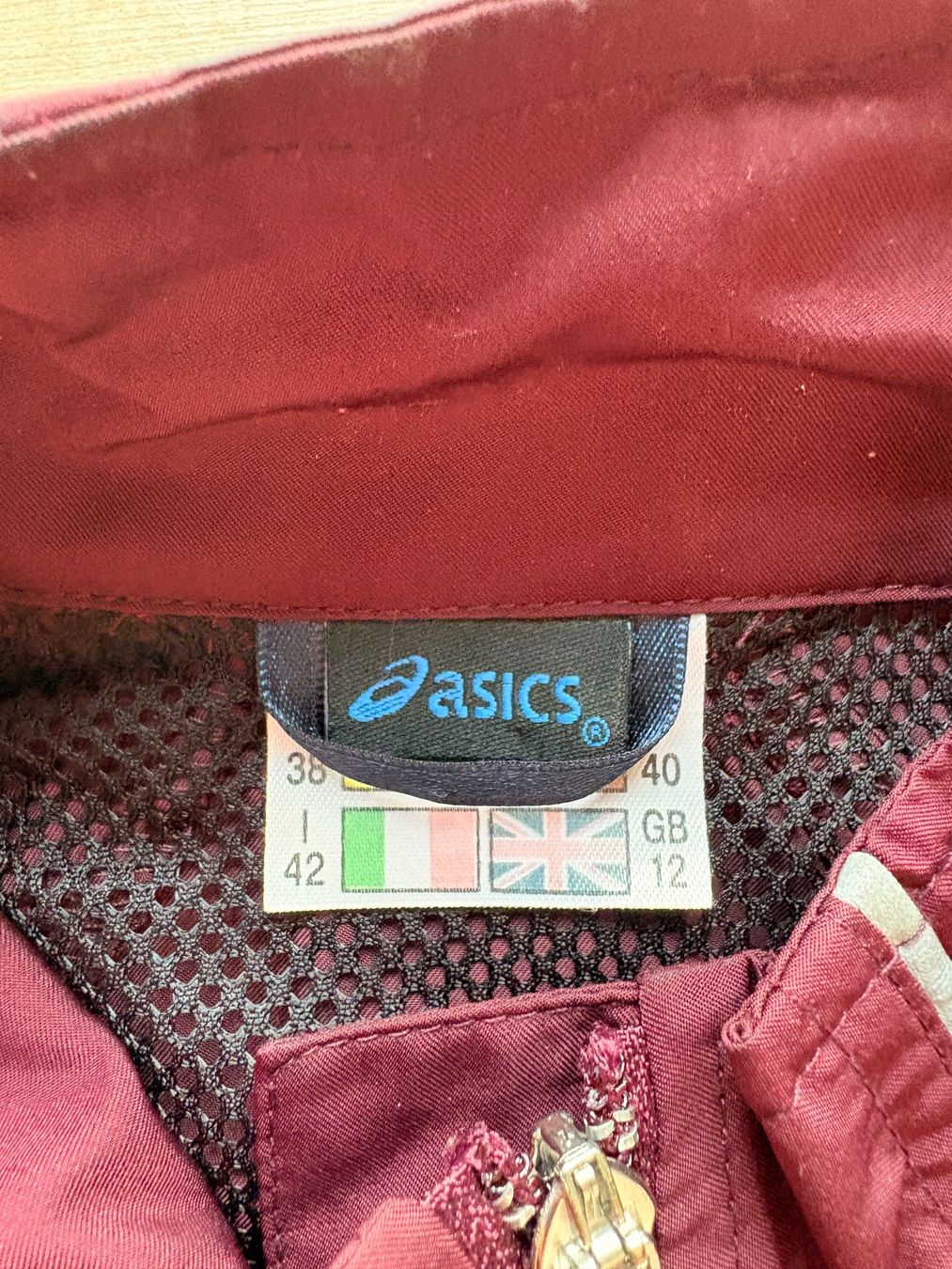 Asics Giacche: Vintage Asics Windbreaker – Usato da Wigoltingen venduto da _vntg_ 2