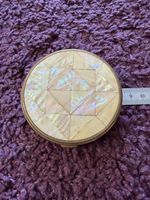 Antiker Schmuck-Puderquaste mit Perlmutt-Deckel