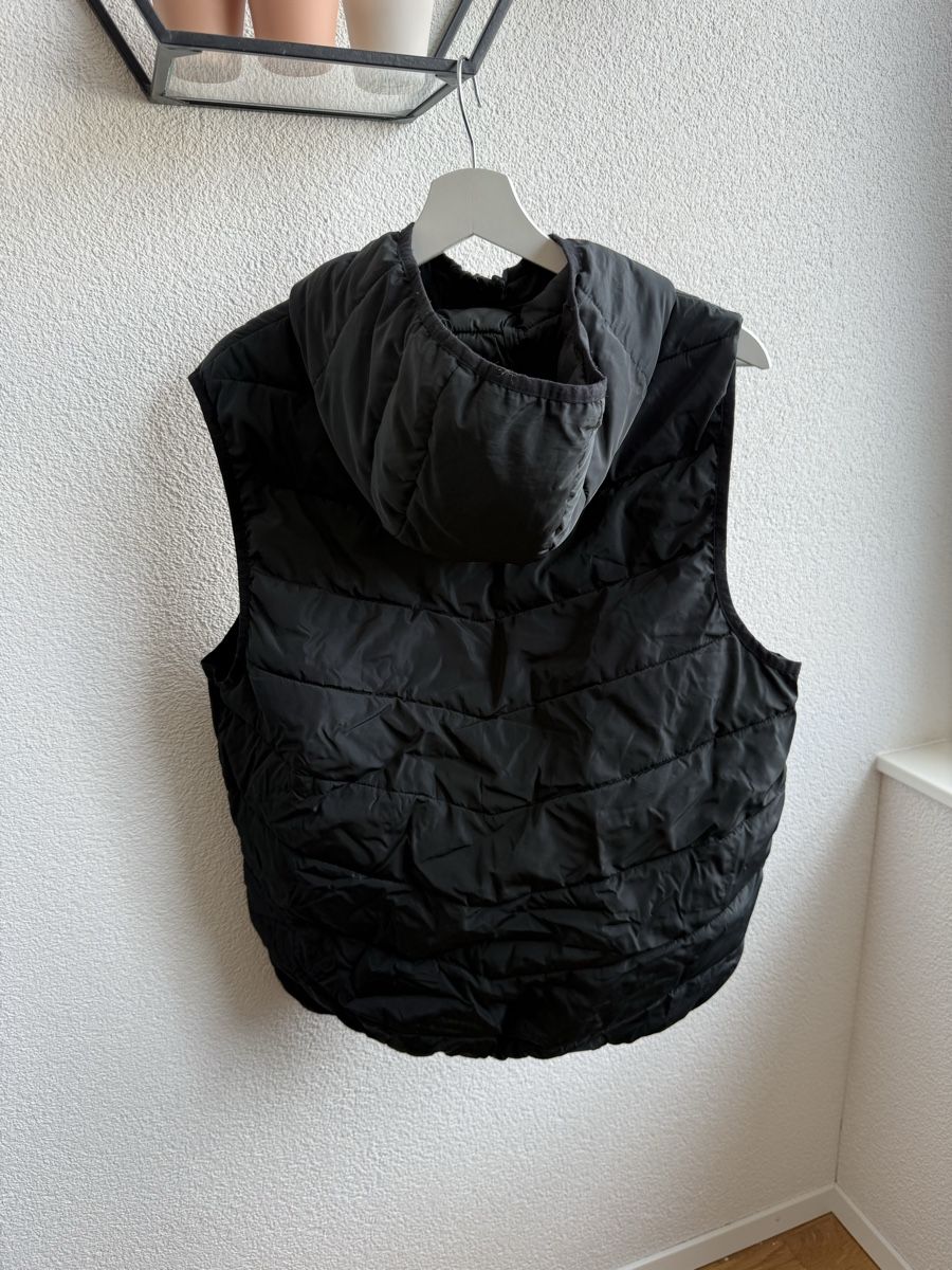 Gilets & Westen: Pier one Gilet mit Kapuze, Gr. M – Gebraucht aus Lyss von Schuschuu. 1