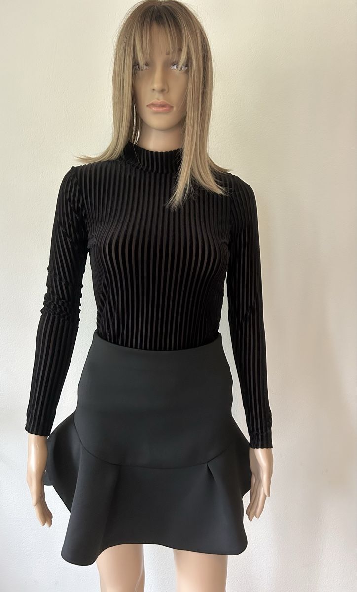 Tops: Black Velvet Mock Neck Top - XS – Neu (gemäss Beschreibung) aus Saland von ele_vc96
