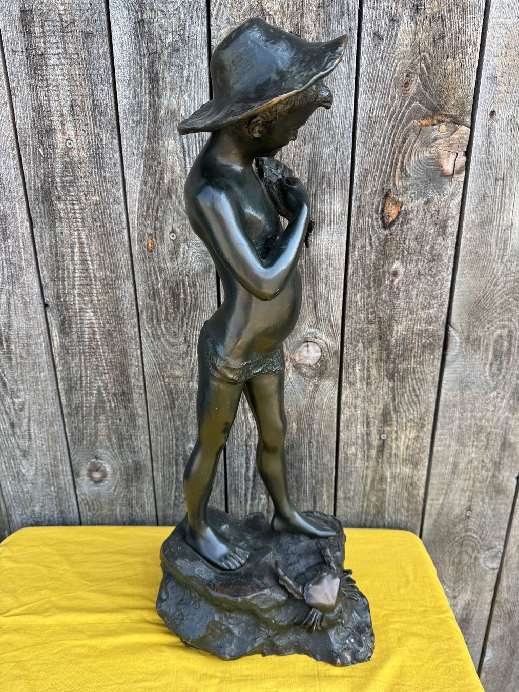 Figuren: Bronze Statue Junge mit Fisch und Krabben – Gebraucht aus Sachseln von BONATI01 3