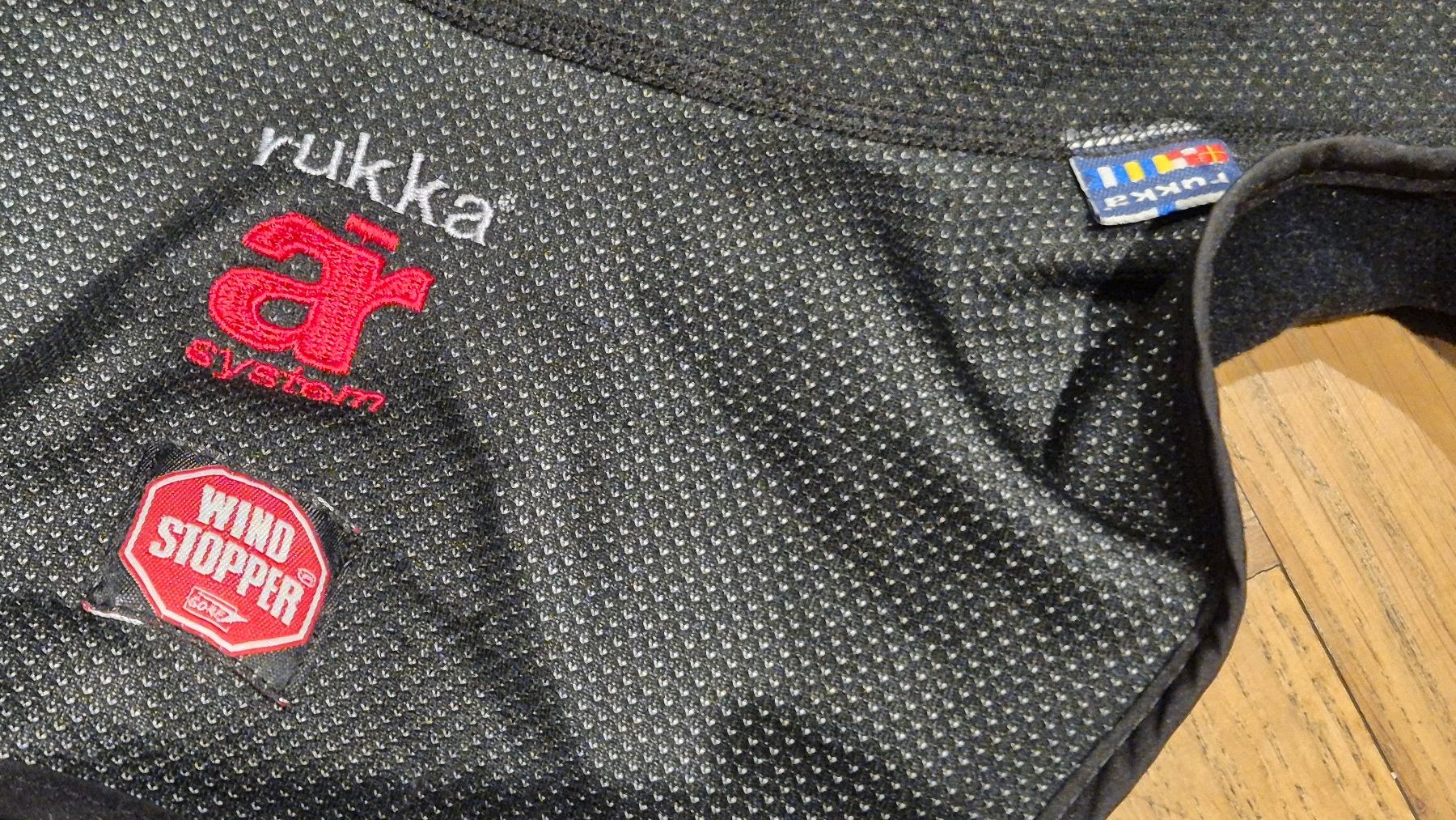 Protezioni & Imbottiture: Windstopper für Hals von rukka – Usato da Bischofszell venduto da worldoftoday 1