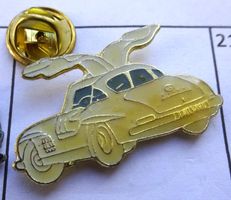 Pin Auto mit Flügel Türen