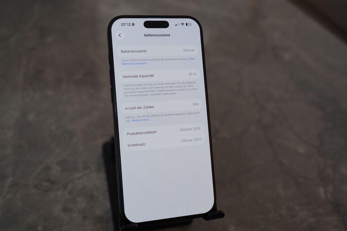 Apple Handys / Smartphones: iPhone 16 Pro Max black titanium guter Zustand – Gebraucht aus Kradolf von mel_9bp5 4
