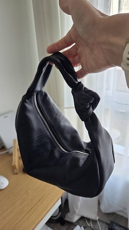 Taschen für Damen: Massimo Dutti  Schwarze Handtasche – Gebraucht aus Bülach von kad_gy6f 4