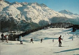 ST. MORITZ Standard run mit Piz Rosatsch, Skifahrer